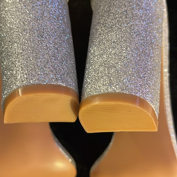 NWOT Silver Glitter 5” Heel Strappy Sandals Party or Season Sandal Block Heel - Picture 6 of 9